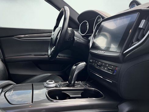 Used 2019 Maserati Ghibli S Q4 AWD/4WD image 33