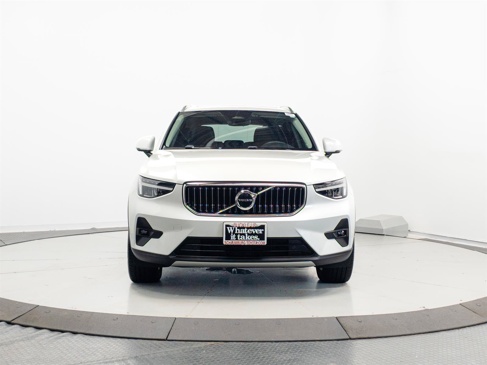Used 2023 Volvo XC40 B5 Plus AWD/4WD image 2