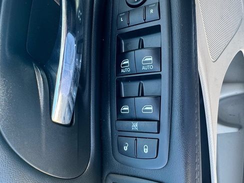 Used 2018 Dodge Grand Caravan SE w/ UConnect Hands-Free Group FWD image 24