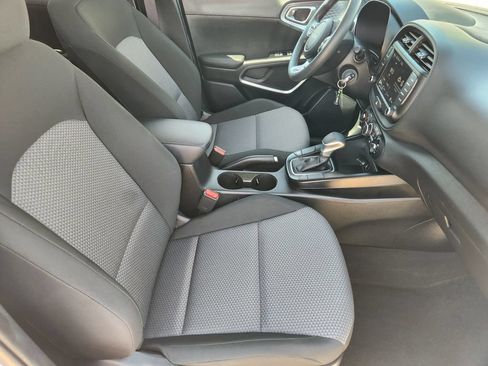Certified 2025 Kia Soul LX w/ LX Technology Package FWD image 19