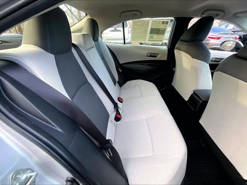 Used 2022 Toyota Corolla LE image 18
