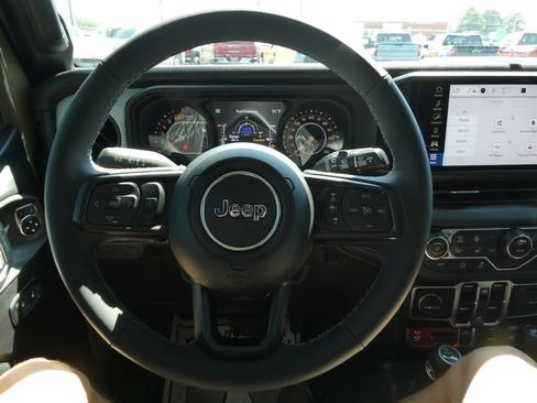 Used 2025 Jeep Wrangler Unlimited Sport AWD/4WD image 33