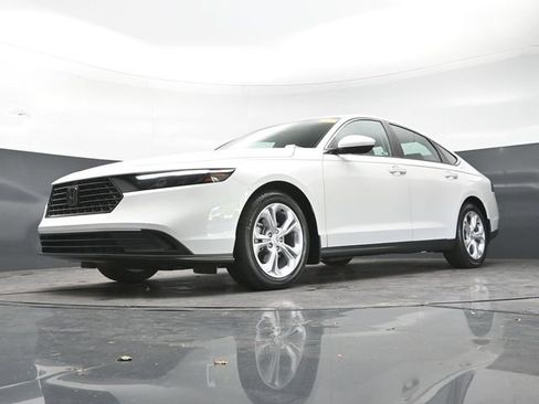 Used 2026 Honda Accord LX image 25