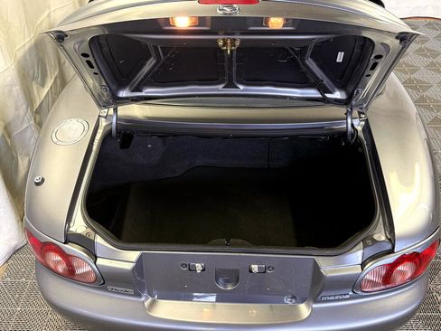 Used 2003 MAZDA MX-5 Miata image 9