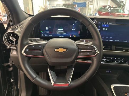 Used 2025 Chevrolet Equinox LT w/ Convenience Package II image 16