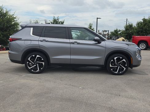 Used 2024 Mitsubishi Outlander SE AWD/4WD image 6