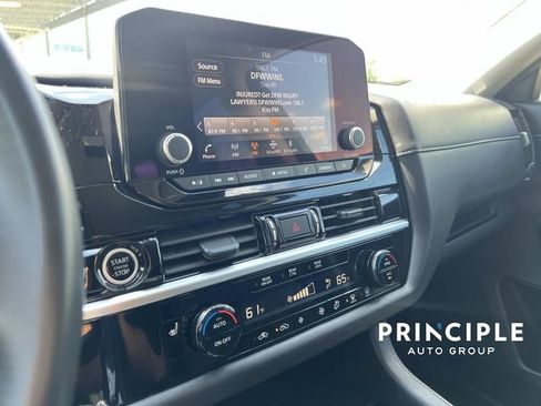 Used 2024 Nissan Pathfinder SV FWD image 23