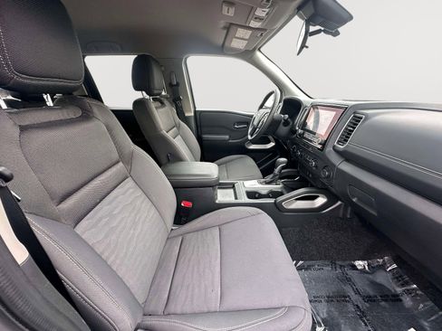 Used 2024 Nissan Frontier SV image 27
