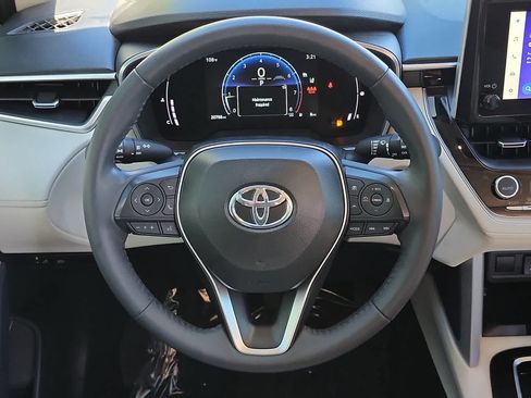 Used 2024 Toyota Corolla Cross XLE w/ Convenience Package FWD image 19