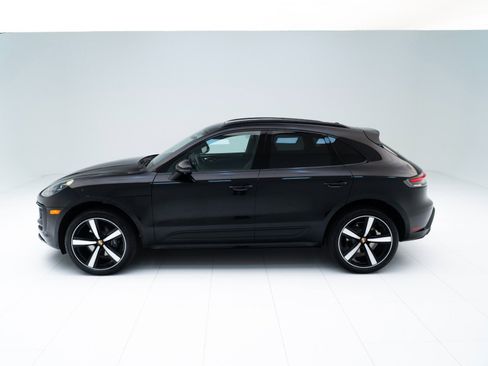 Certified 2026 Porsche Macan AWD/4WD image 2