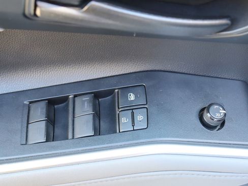 Used 2022 Toyota Highlander LE AWD/4WD image 27