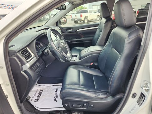 Used 2016 Toyota Highlander XLE image 13