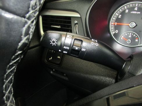 Used 2020 Kia Optima Premium image 19