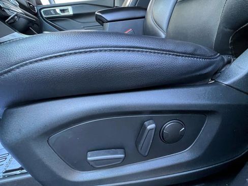 Used 2020 Ford Explorer XLT w/ Equipment Group 202A image 12