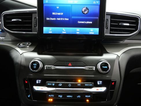 Used 2020 Ford Explorer XLT w/ Equipment Group 202A AWD/4WD image 21
