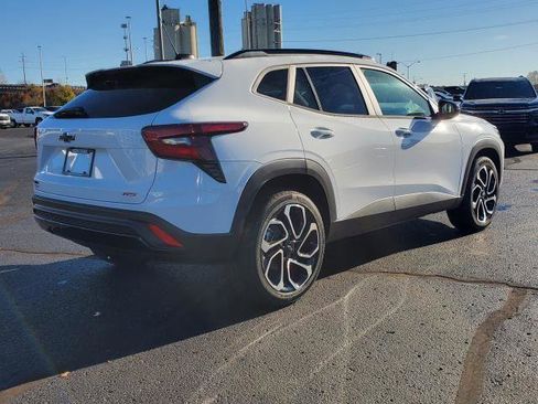 New 2026 Chevrolet Trax RS image 2