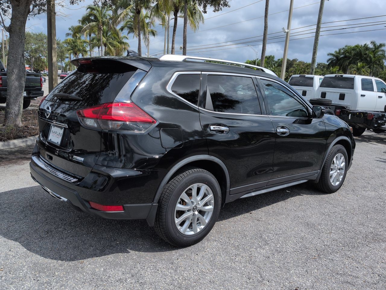 Used 2019 Nissan Rogue S w/ Special Edition Package FWD image 5