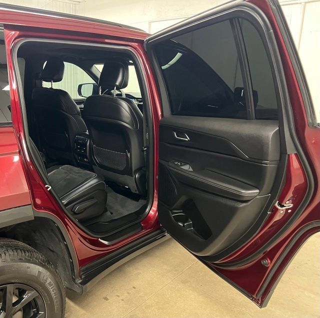 Used 2025 Jeep Grand Cherokee L Altitude RWD image 19