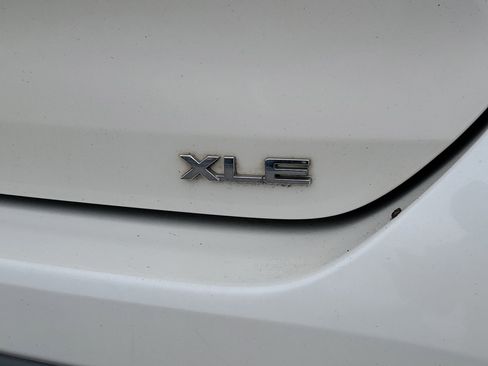 Used 2021 Toyota Highlander XLE FWD image 7