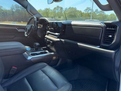 Used 2023 Chevrolet Silverado 1500 LT AWD/4WD image 9