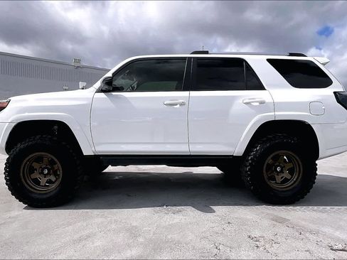 Used 2022 Toyota 4Runner SR5 Premium AWD/4WD image 3