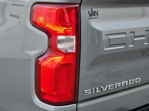 Used 2024 Chevrolet Silverado 1500 High Country w/ Technology Package image 39