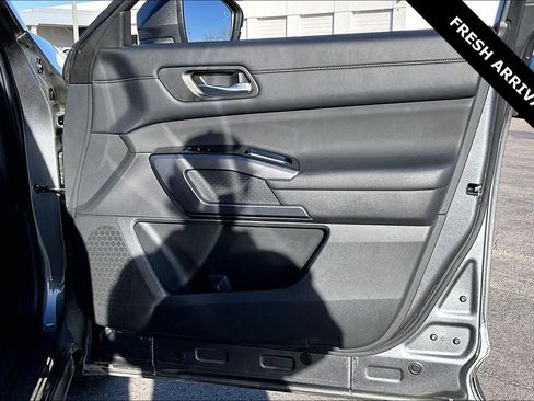 Used 2023 Nissan Pathfinder SL image 27