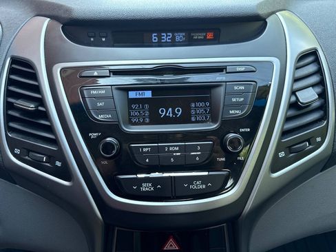 Used 2016 Hyundai Elantra SE FWD image 16