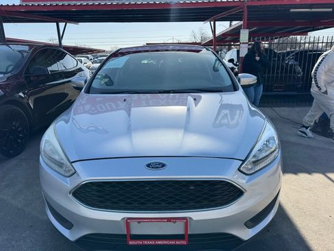 Used 2016 Ford Focus SE image 2