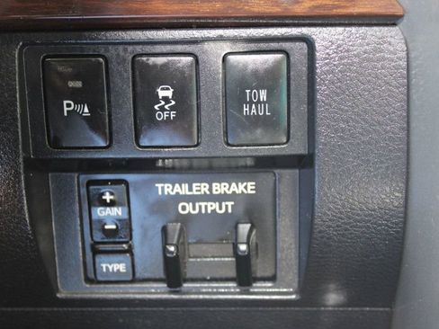 Used 2017 Toyota Tundra Limited image 24