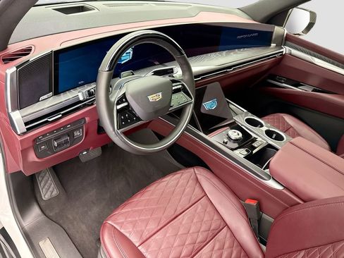 Used 2025 Cadillac Escalade Sport w/ LPO, Floor Liner Package AWD/4WD image 9