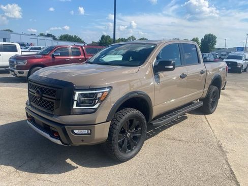 Used 2024 Nissan Titan PRO-4X w/ Pro-4x Convenience Package image 2