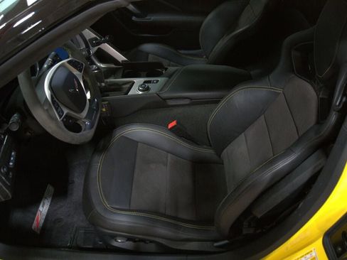 Used 2016 Chevrolet Corvette Z06 w/ 3LZ Preferred Equipment Group image 38