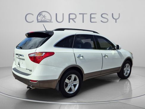 Used 2010 Hyundai Veracruz Limited w/ Navigation Pkg 3 FWD image 5