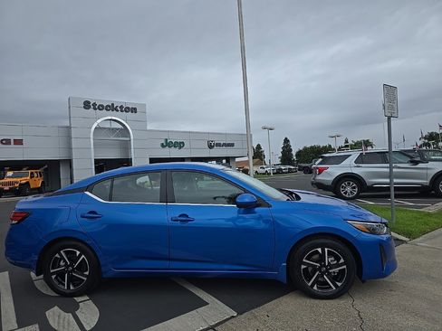 Used 2024 Nissan Sentra SV image 3