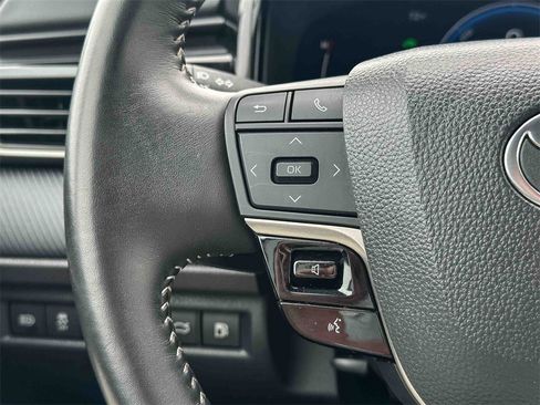 Used 2025 Toyota Camry SE image 26