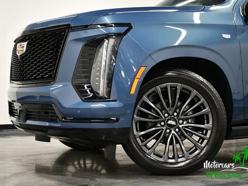 Used 2025 Cadillac Escalade Sport Platinum AWD/4WD image 3