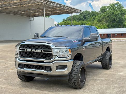 Used 2024 RAM 2500 Tradesman w/ Chrome Appearance Group AWD/4WD image 4