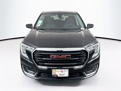 Used 2024 GMC Terrain SLE image 6