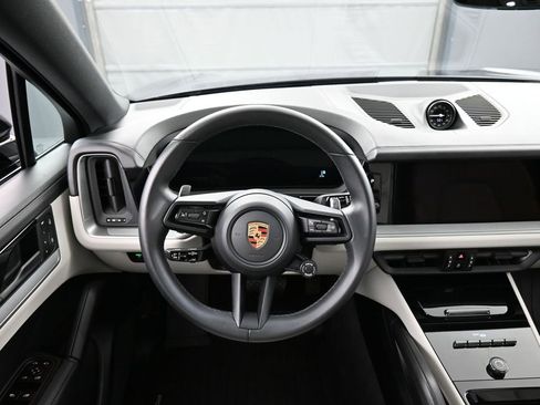Certified 2024 Porsche Cayenne Coupe image 17