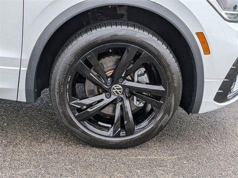 Certified 2023 Volkswagen Tiguan SE R-Line image 12
