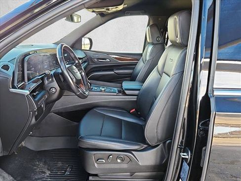 Used 2022 Cadillac Escalade Luxury w/ LPO, Floor Liner Package image 15