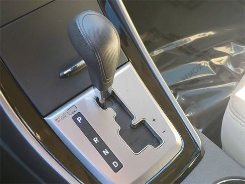 Used 2013 Hyundai Elantra GLS w/ Preferred Pkg image 19