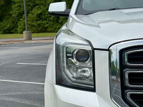 Used 2017 GMC Yukon XL SLT w/ Open Road Package AWD/4WD image 13