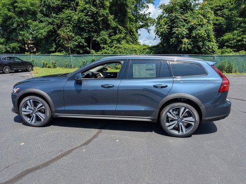 New 2026 Volvo V60 B5 Cross Country Plus w/ Protection Package Premier image 6