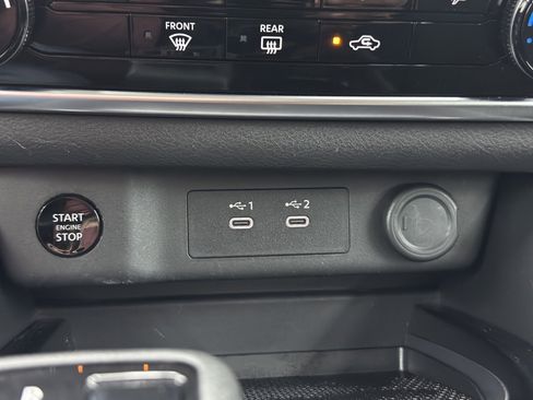 Used 2024 Nissan Rogue S image 34