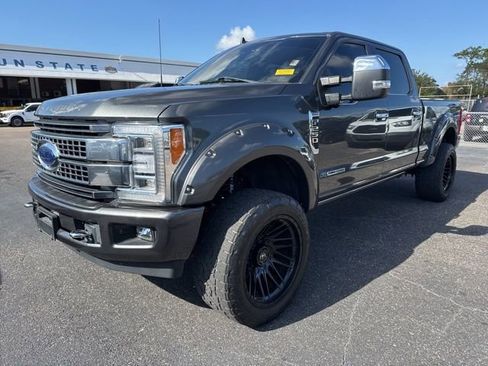Used 2019 Ford F250 Platinum w/ Platinum Ultimate Package image 3