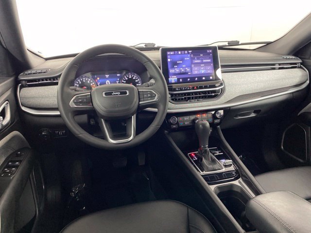 Used 2023 Jeep Compass Latitude w/ Convenience Group AWD/4WD image 32
