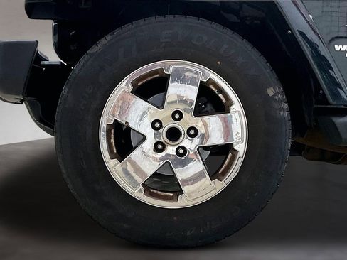 Used 2012 Jeep Wrangler Unlimited Sahara w/ Dual Top Group AWD/4WD image 9