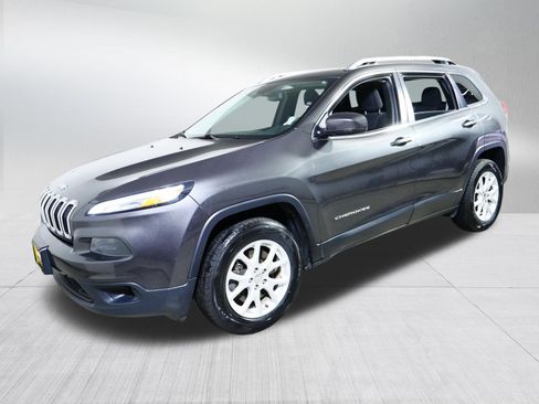 Used 2017 Jeep Cherokee Latitude w/ Safety/Convenience Group AWD/4WD image 3